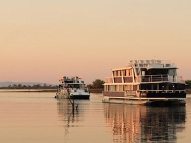 lake kariba houseboat safaris